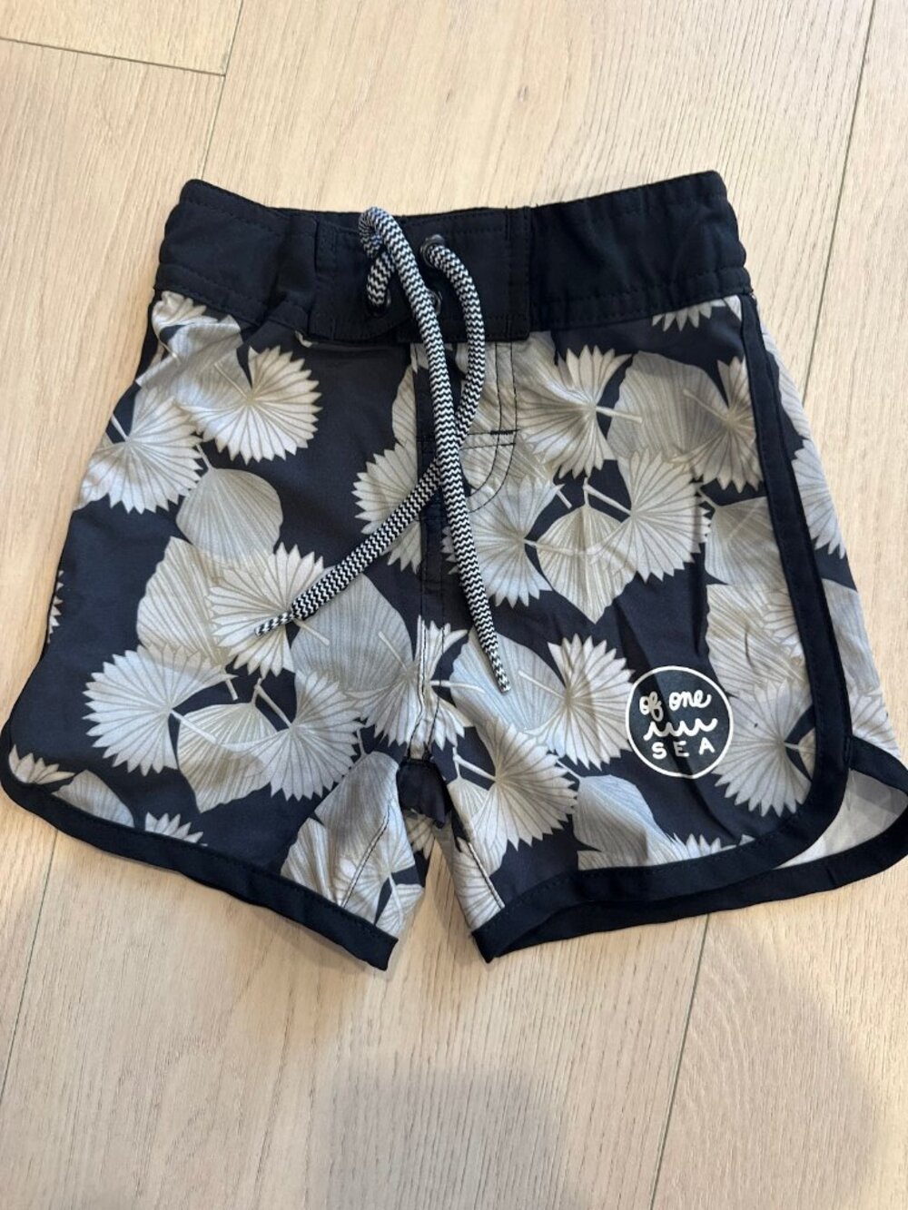 Of One Sea Pants 1/2 Black